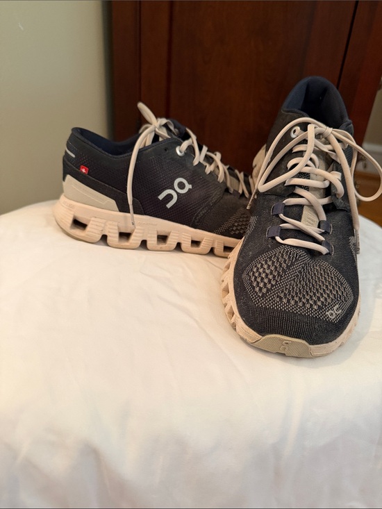 On Running Shoes - On Running Women's Cloud Running Shoe in Navy
